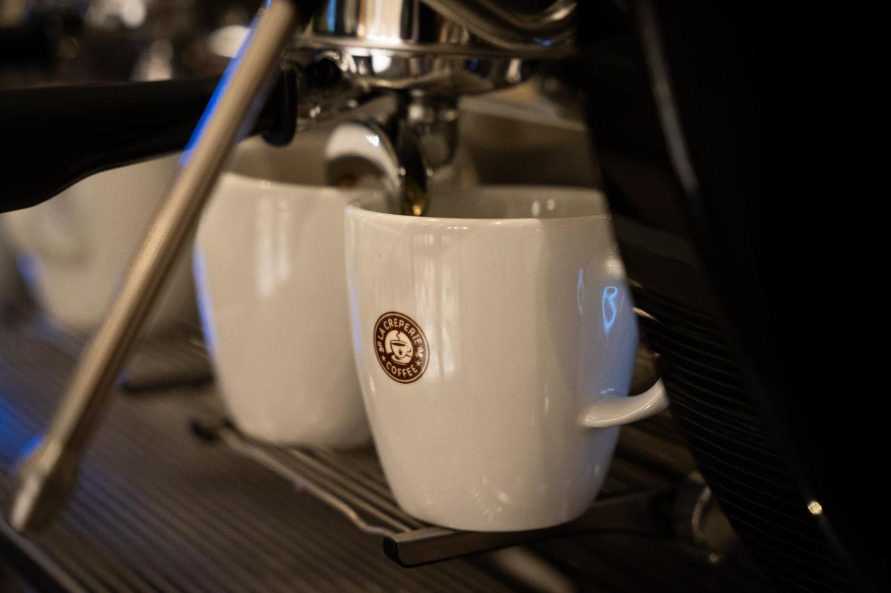 Caribe Deluxe Princess Punta Cana Bagian luar foto A coffee machine making espresso