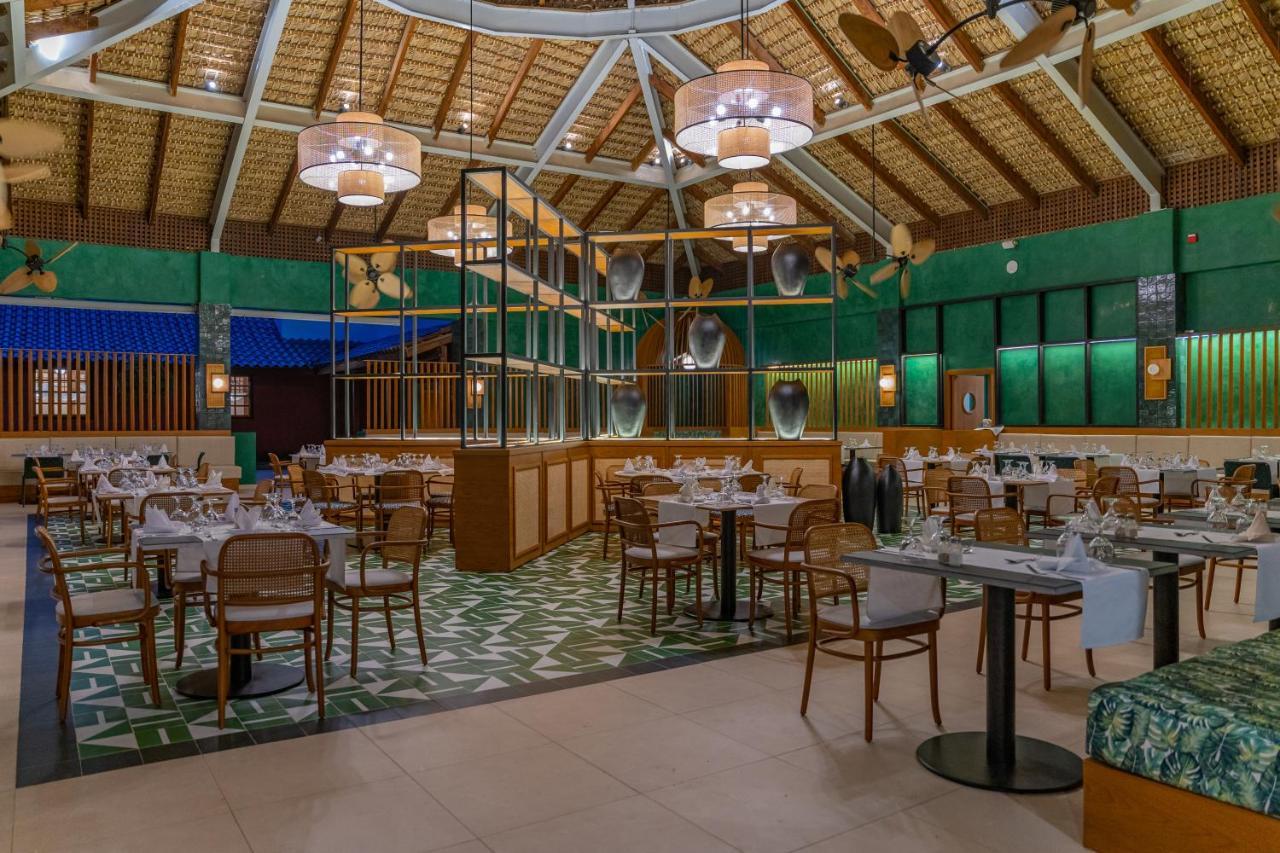 Caribe Deluxe Princess Punta Cana Bagian luar foto The interior of the restaurant