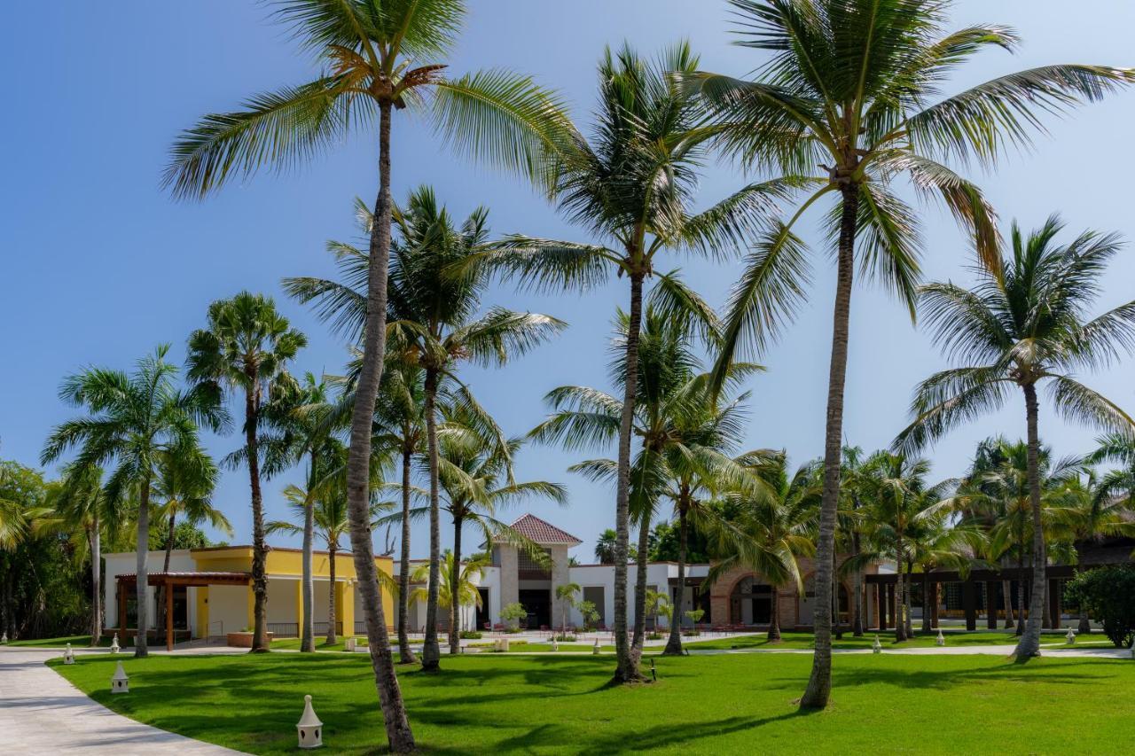 Caribe Deluxe Princess Punta Cana Bagian luar foto View of the resort