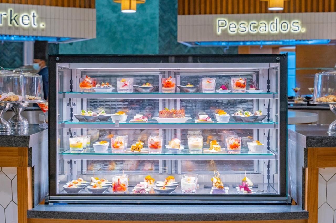 Caribe Deluxe Princess Punta Cana Bagian luar foto A display case