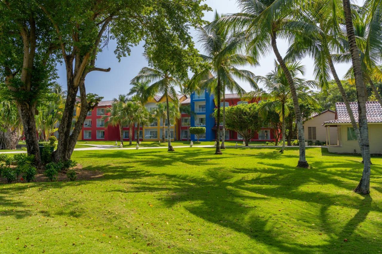 Caribe Deluxe Princess Punta Cana Bagian luar foto The Village at Florida International University