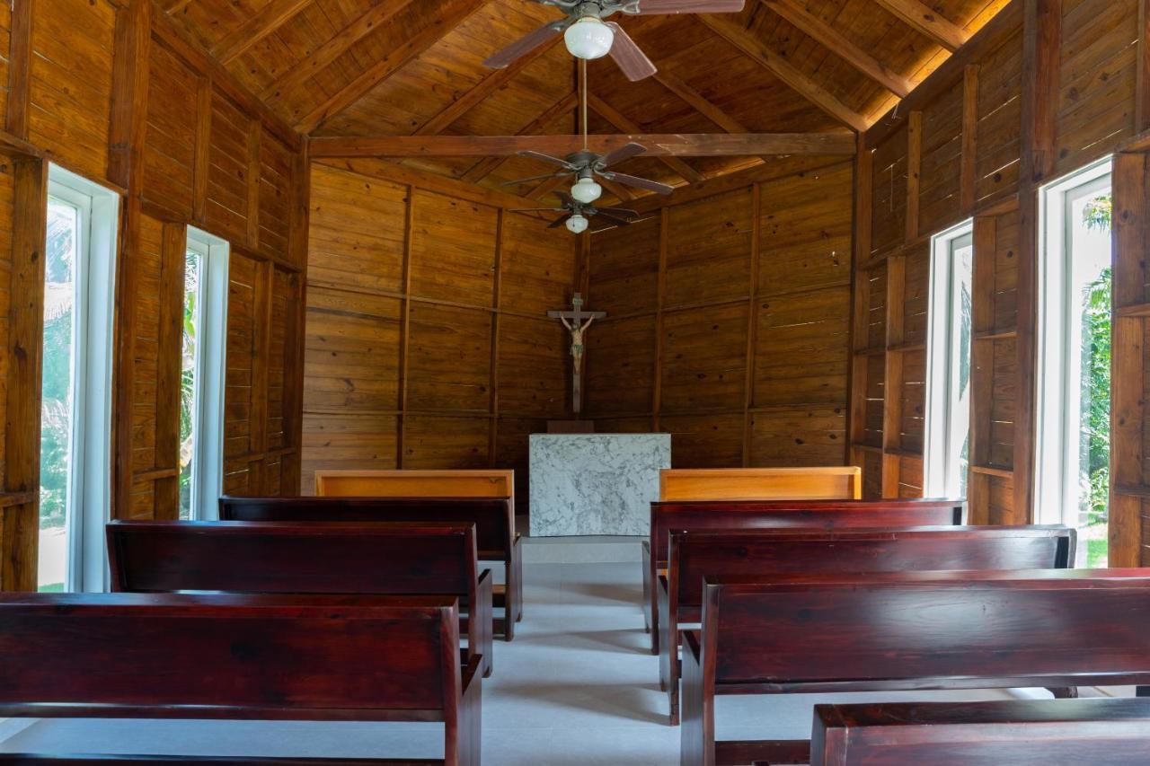 Caribe Deluxe Princess Punta Cana Bagian luar foto Interior of the chapel
