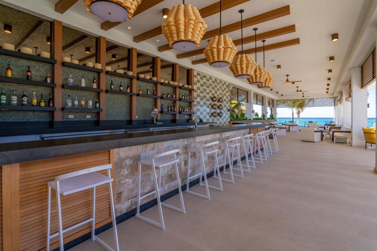 Caribe Deluxe Princess Punta Cana Bagian luar foto Rooftop bar at the Grand Palladium Hotel